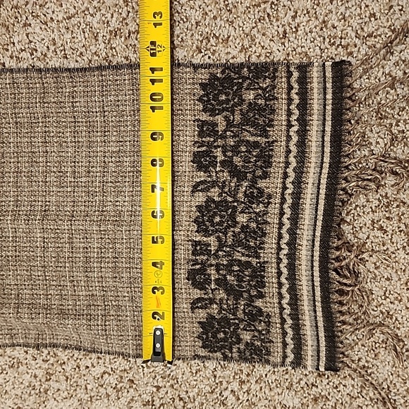 Scarf - Picture 4 of 9